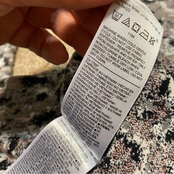 {Athleta} Patterned Cropped Athletic Yoga Leggings ~ Size Small - Picture 15 of 15